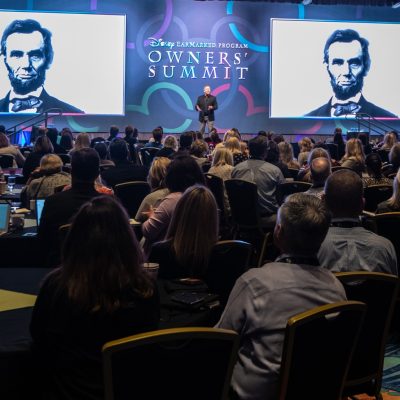 Customer service, customer experience and leadership speakers like Scott Deming inspire organizations.